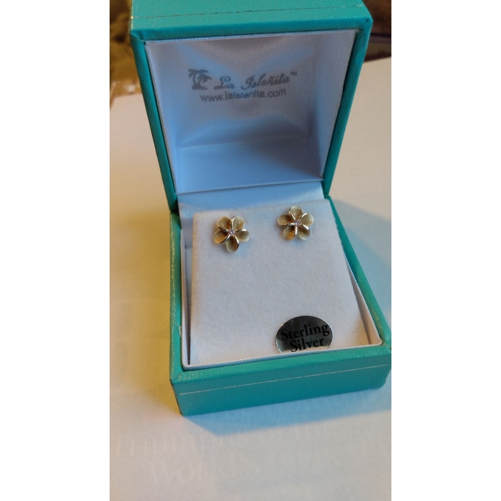 Plumeria Flower ❀ stud earrings - Picture 2 of 4